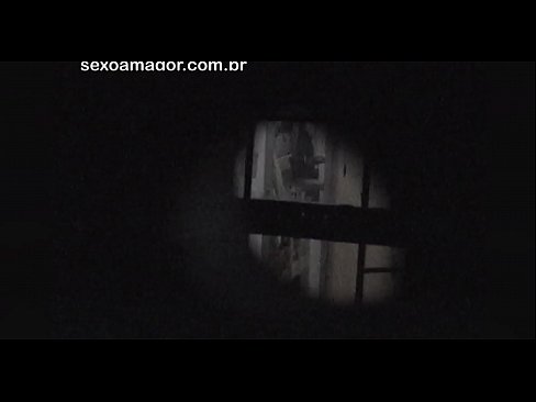 ❤️ Блонді таємно знімає на відео сусідський вуайерист, прихований за порожнистими цеглами ❤❌ Порно на uk.hentaivost.ru ❌️